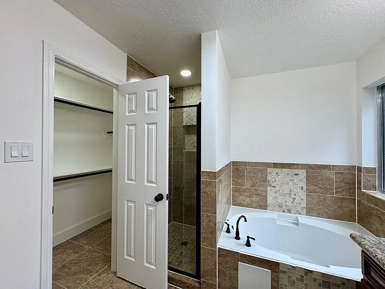 6427 Liberty Valley Dr — Photo 34