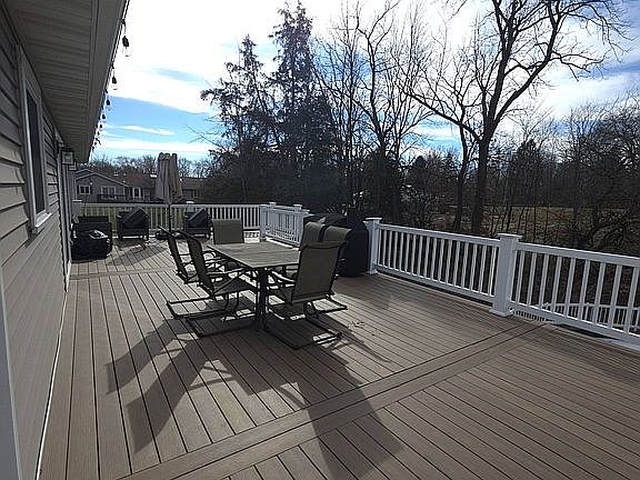 3rd image of 6 Lajean Dr