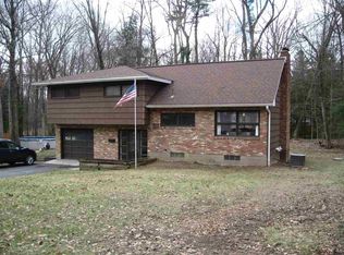 41 Woodcrest Dr, Glenville, NY 12302