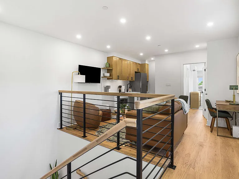 330 5th St SE #6 — Photo 9