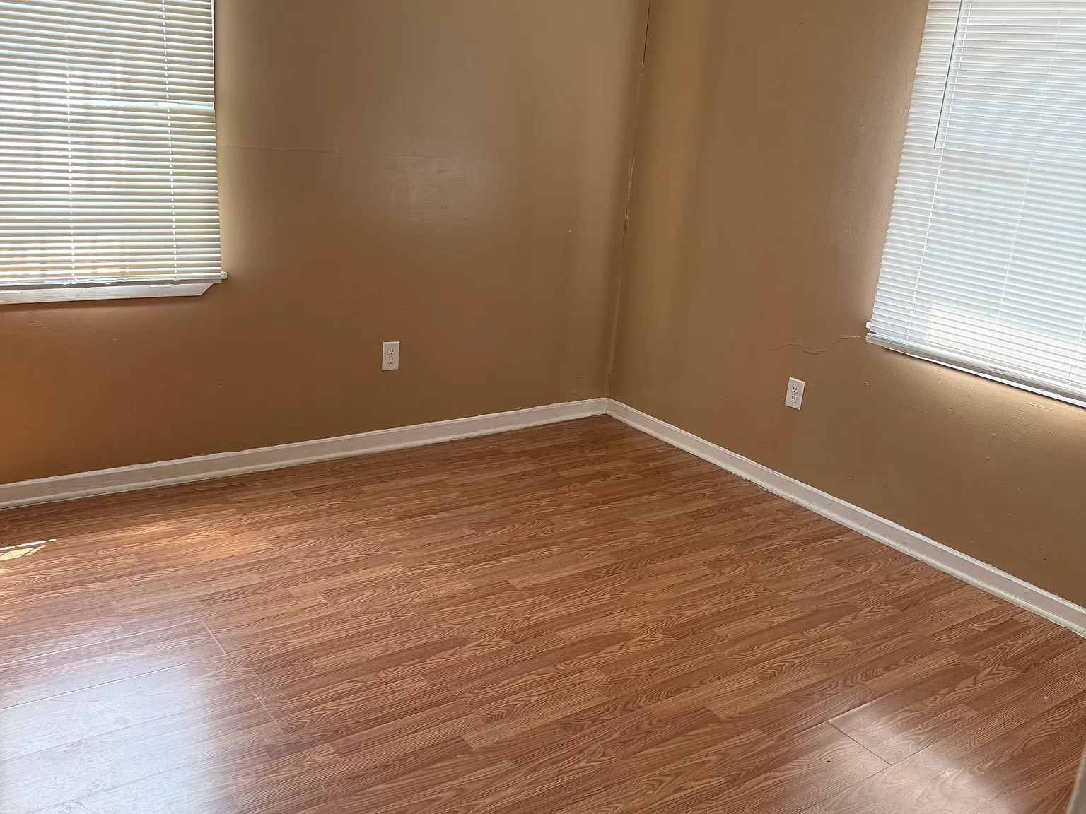 1322 Deer Park St — Photo 3
