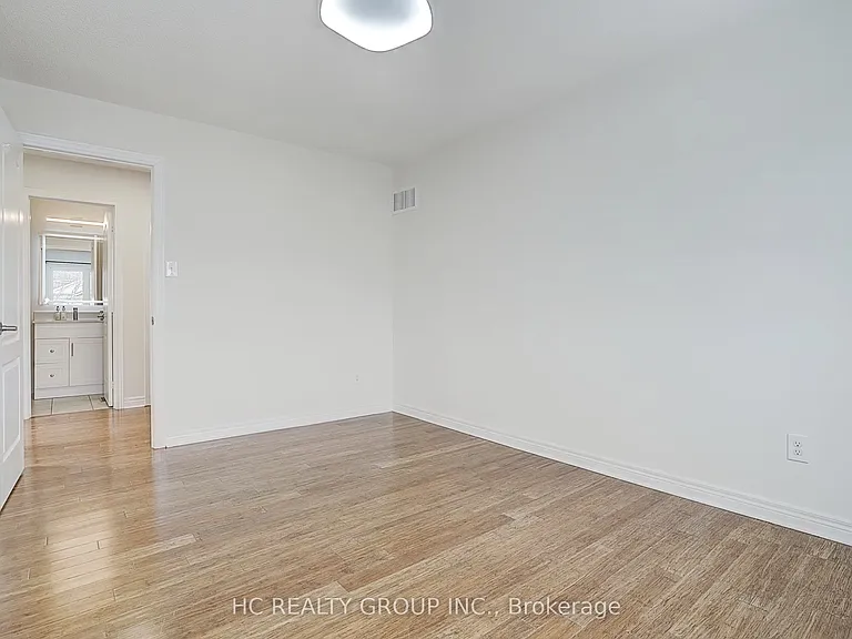 465 Woodspring Ave — Photo 13