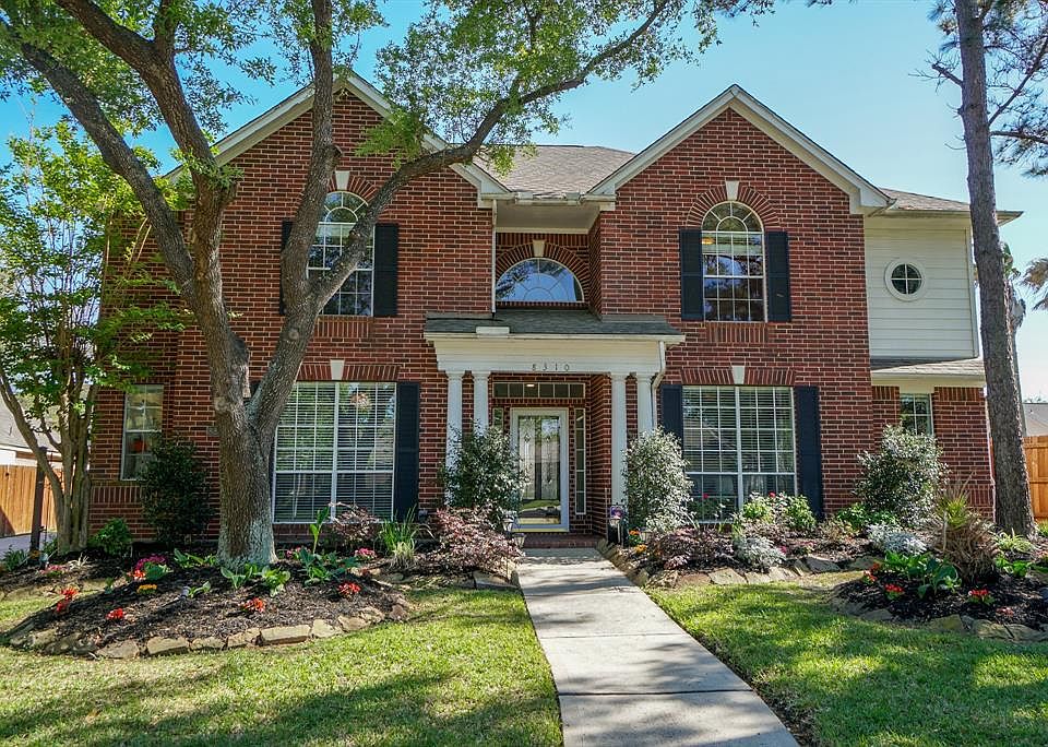 Welcome home to 8310 Castle Pond in the wonderful community of Copper Lakes!