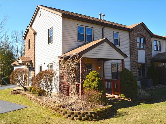4th image of 5647 Gateway Ln #201