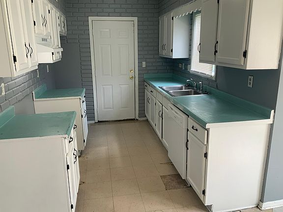 5th image of 4455 Sandy Park Dr