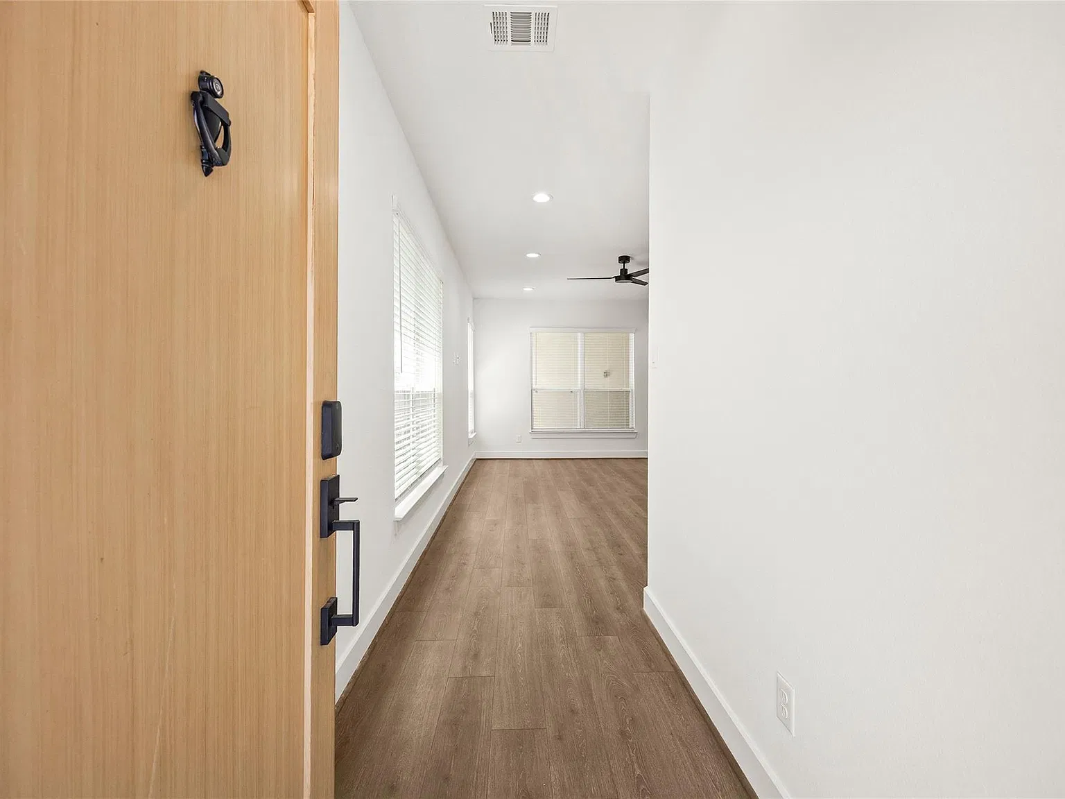 5 bed, 3.0 bath, 2480 sqft, $3,080 — Photo 2