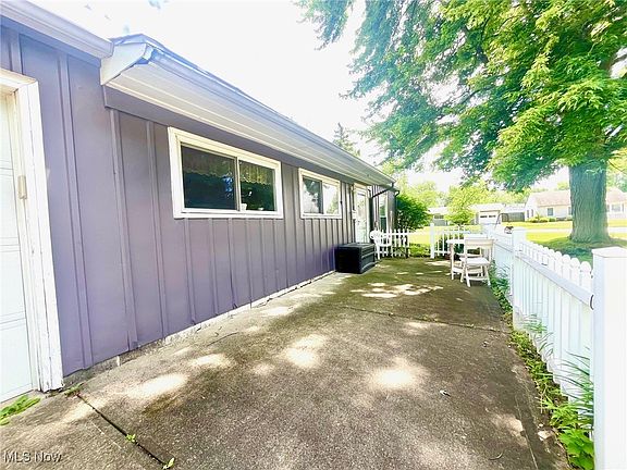 3rd image of 943 Hollis Dr