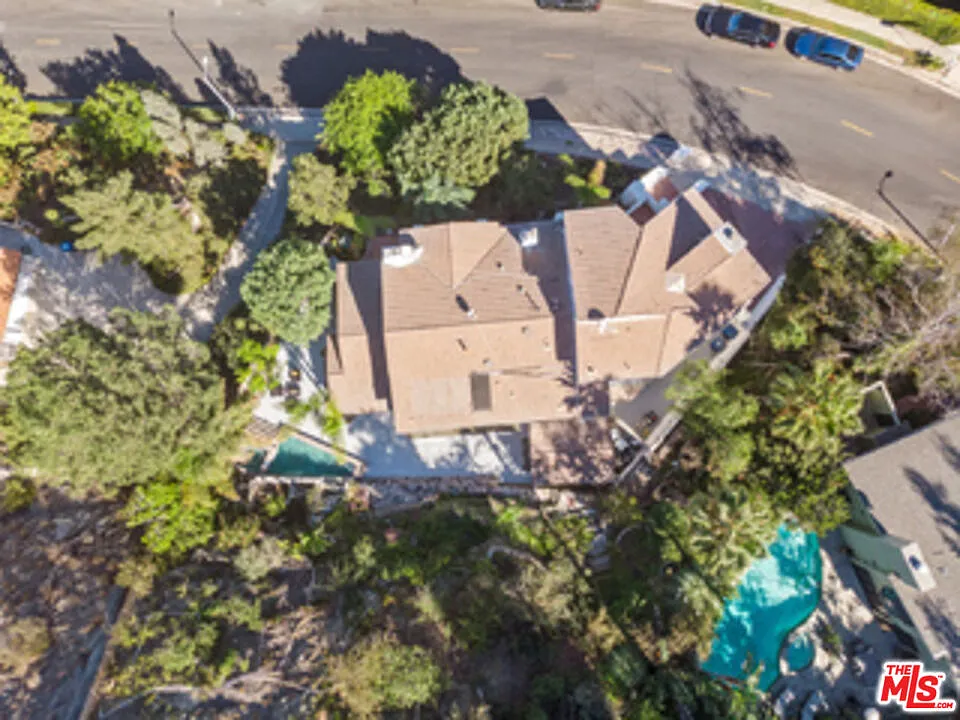 5 bed, 5.0 bath, 4800 sqft, $12,500 — Photo 4