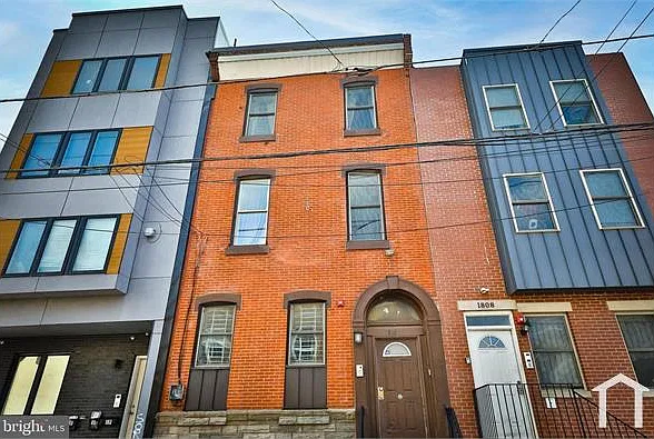 3 bed, $2,200 — Photo 4