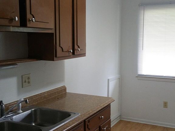 Galley Kitchen~Eat In 