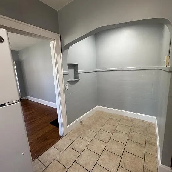 2539 Leslie Ave — Photo 5