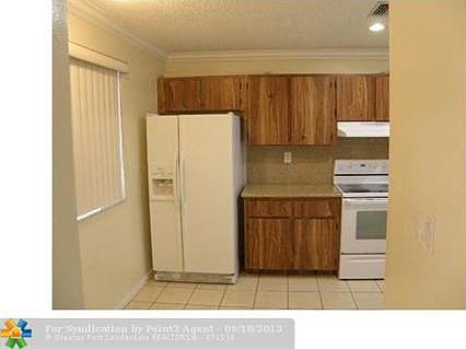 3rd image of 160 SE 7th St APT 4