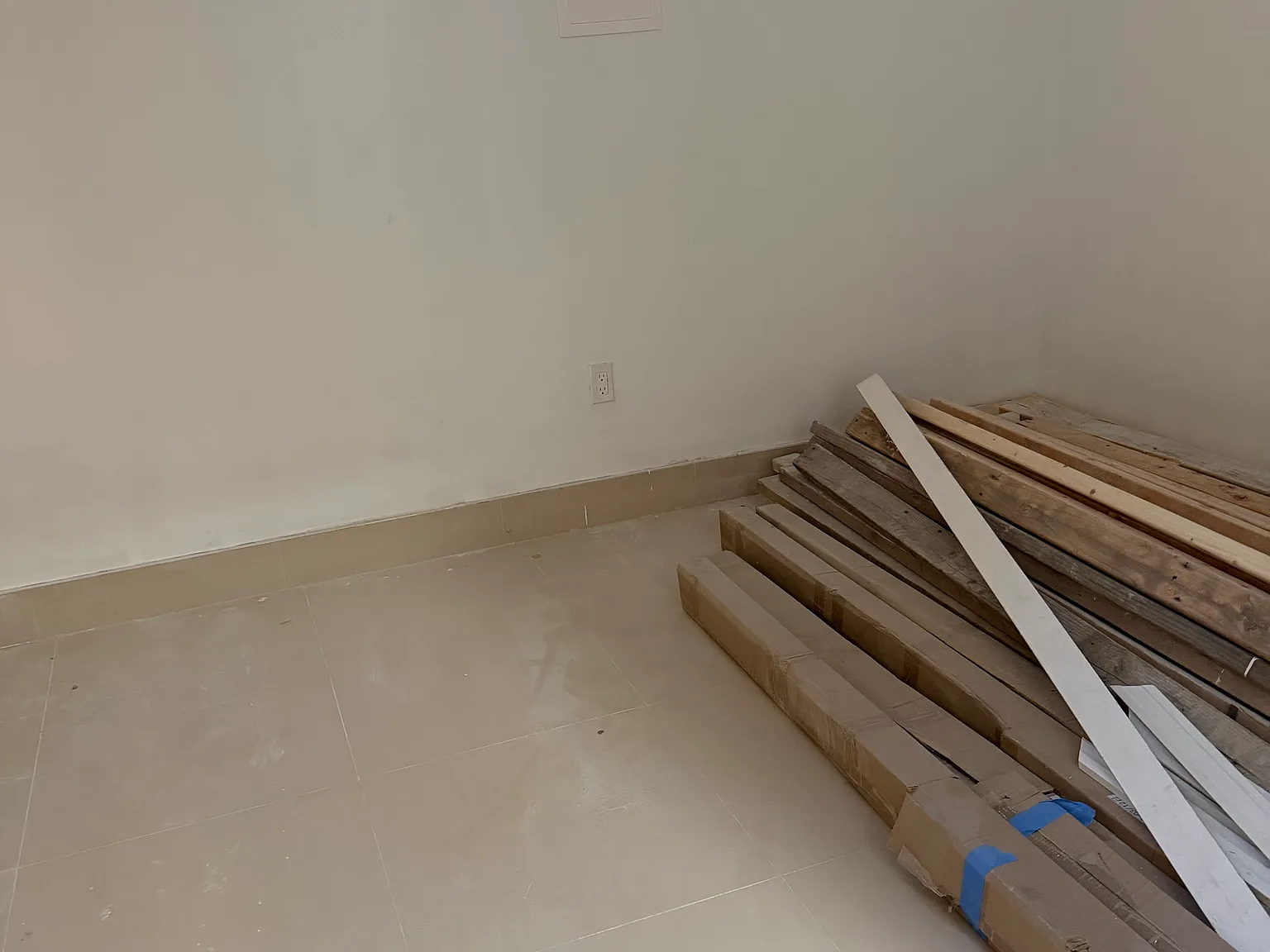 4 bed, 5000 sqft, $1,100 — Photo 2