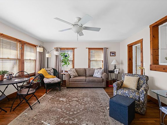 3rd image of 909 E Washington St