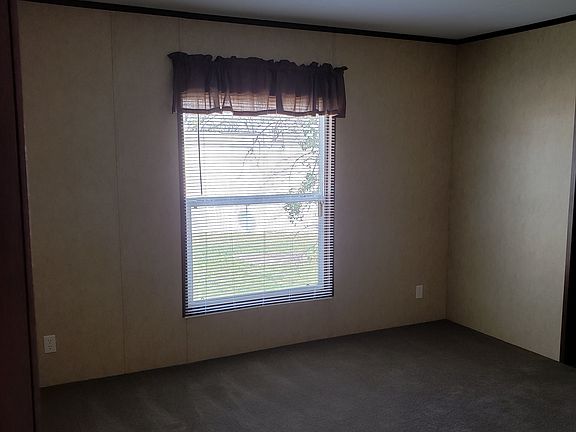 5th image of 28 Oakridge Dr