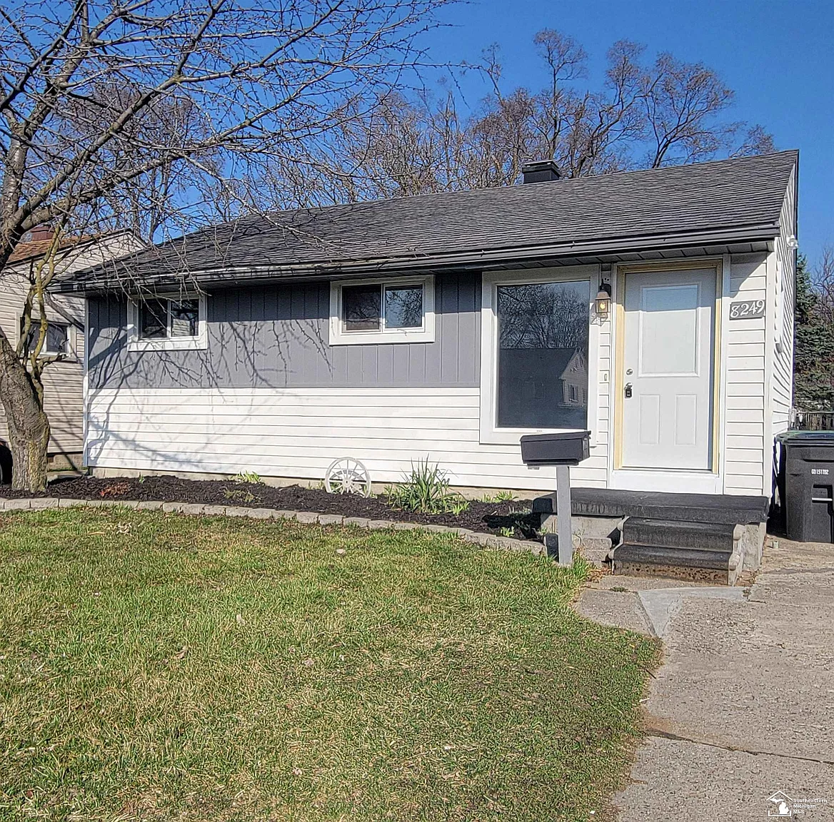 8249 Oak St photo 1