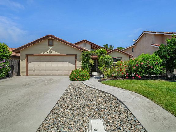 3rd image of 2413 Manor Oak Dr
