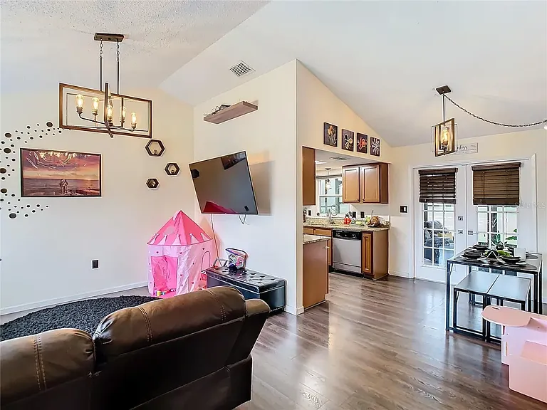 1203 Mandarin Dr — Photo 10