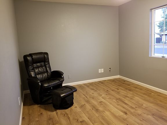 5th image of 2264 W Obispo Ave
