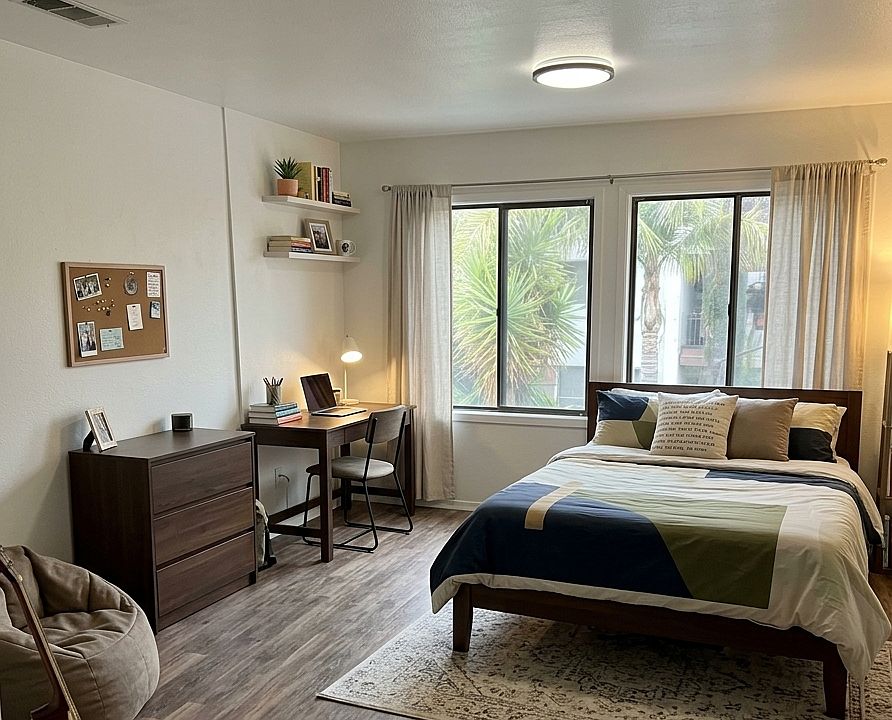 1st image of 547 Gayley Ave #10