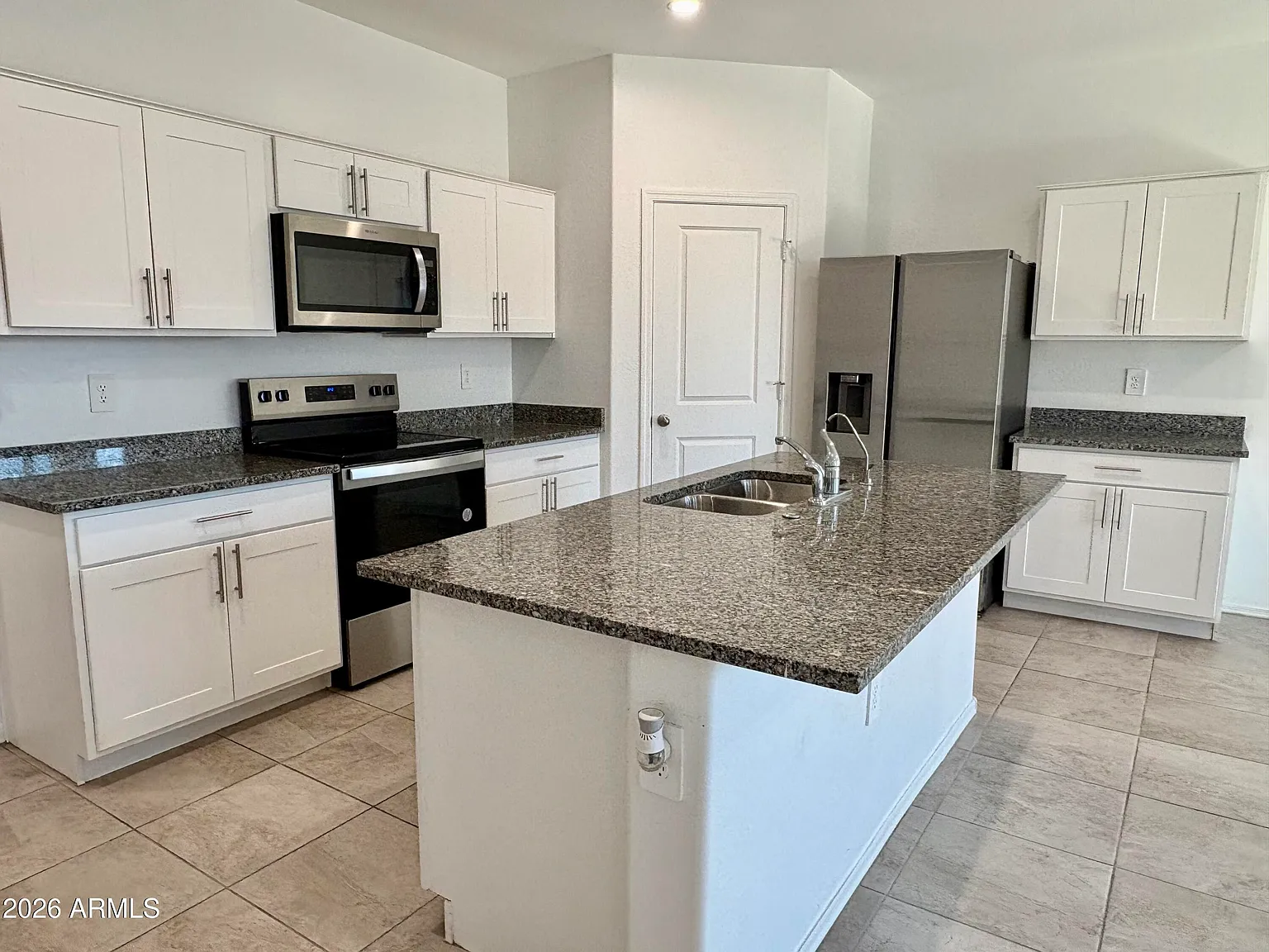 4 bed, 2.0 bath, 1823 sqft, $1,990 — Photo 4