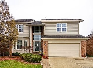 4954 Carrington Dr, Rochester, MI 48306