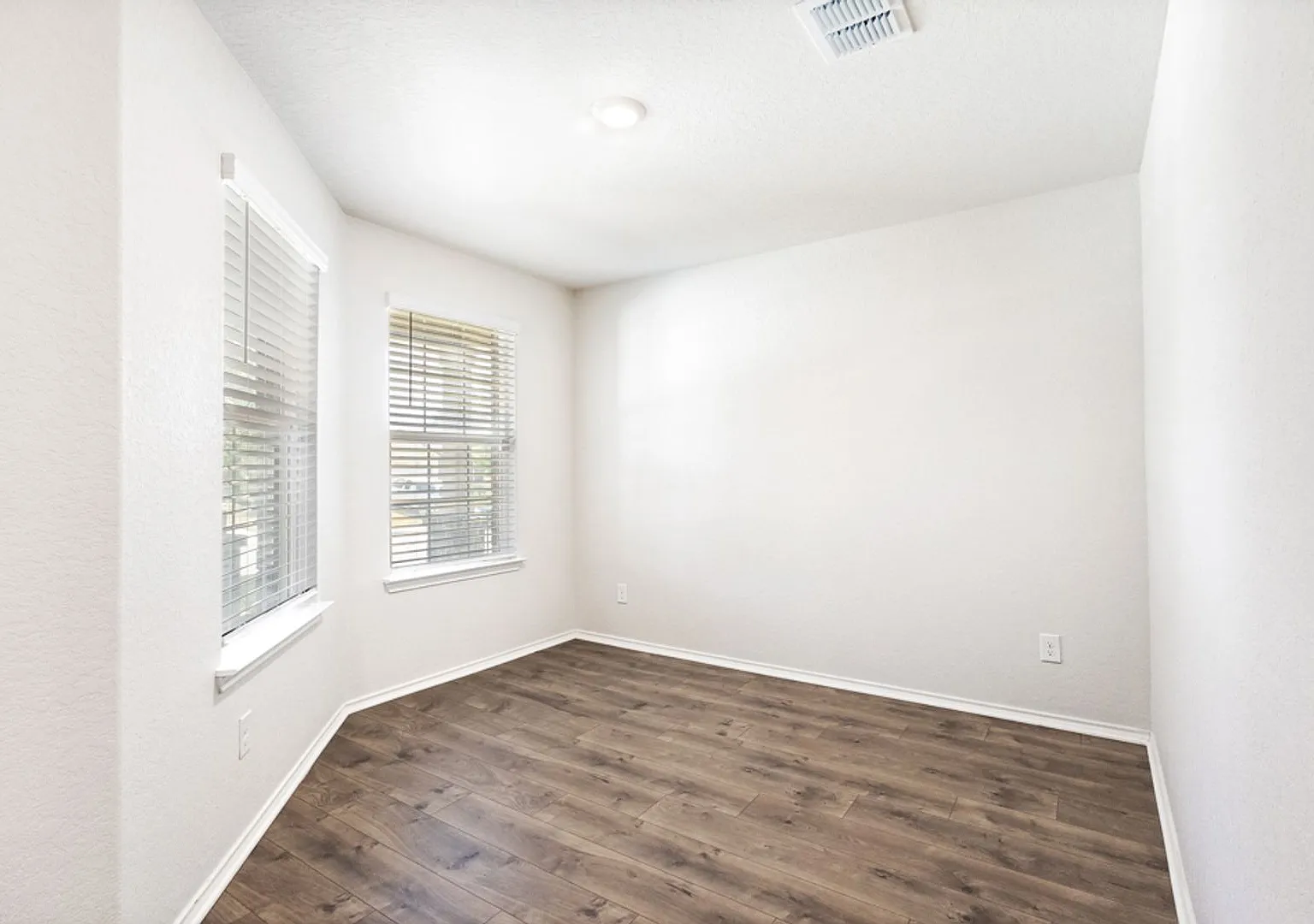 Spacious Two-Story in Copper Canyon Walk to the Pool! — Photo 4