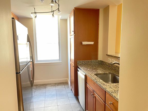 3rd image of 1020 N Highland St Unit 313