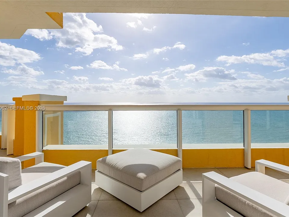 17875 Collins Ave #3906