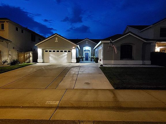 3rd image of 208 McRae Ct