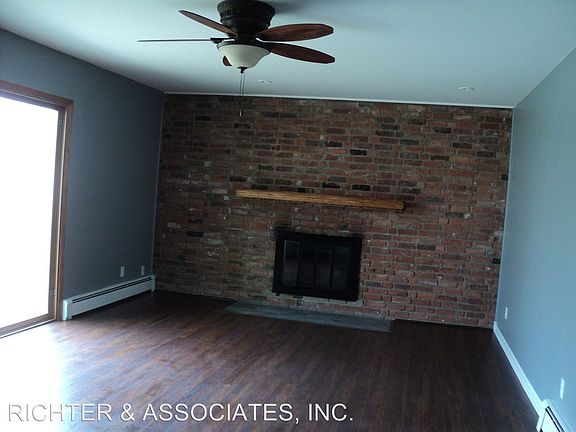 5th image of 45250 Venetian Ave