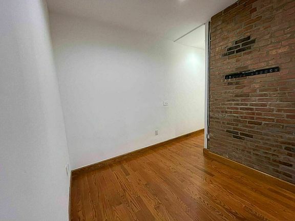 5th image of 540 E 14th St #34