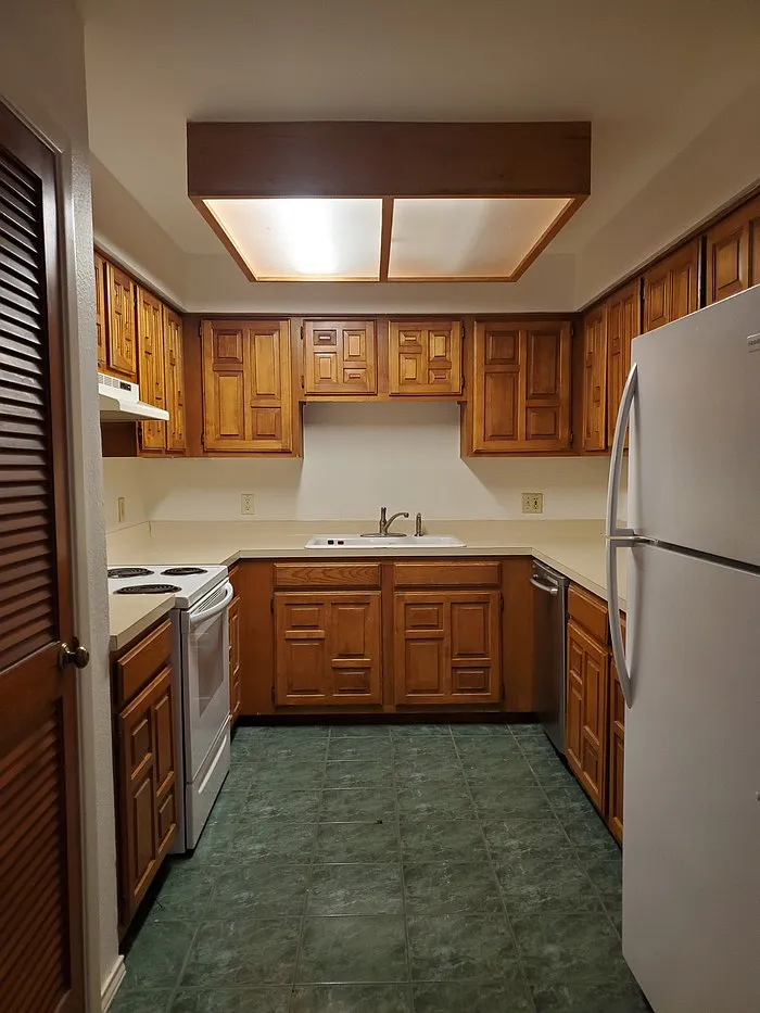 3 bed, 2.0 bath, $1,025 — Photo 2