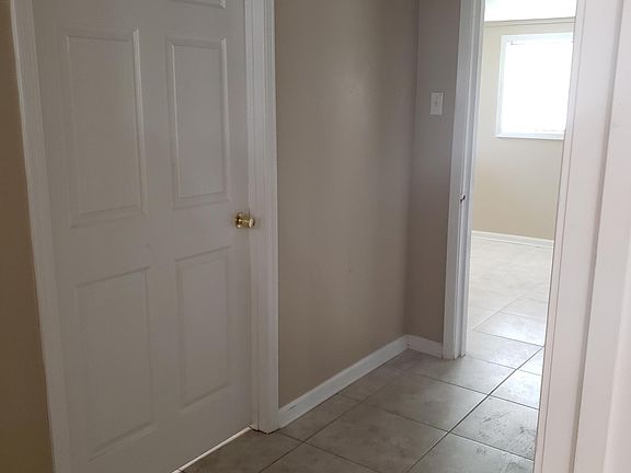 5th image of 909 Ardmore St