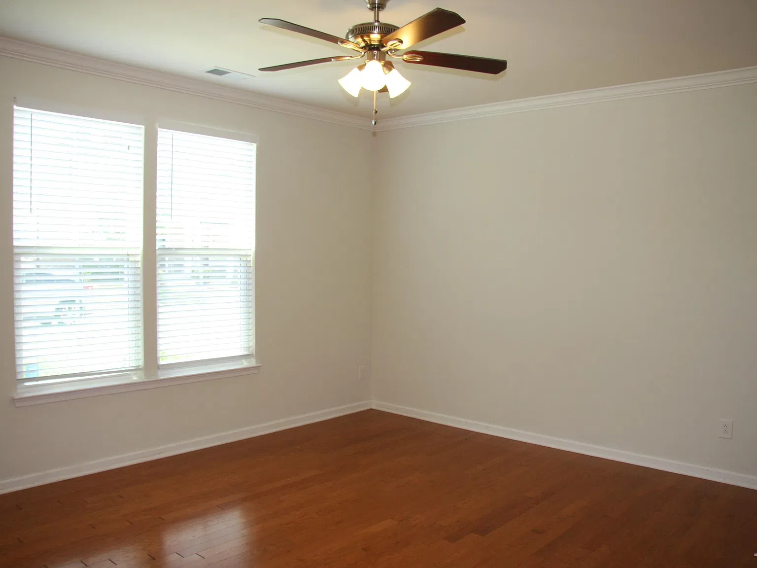 3 bed, 2.5 bath, 1800 sqft, $2,000 — Photo 3