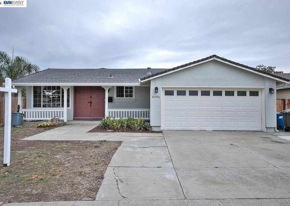1st image of 32396 Sheffield Ln