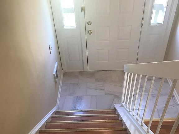 3rd image of 282 Old Elm Dr