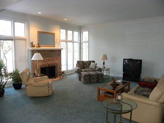 3rd image of 42833 Ashbury Dr