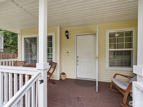 4th image of 1410 114th Avenue SE