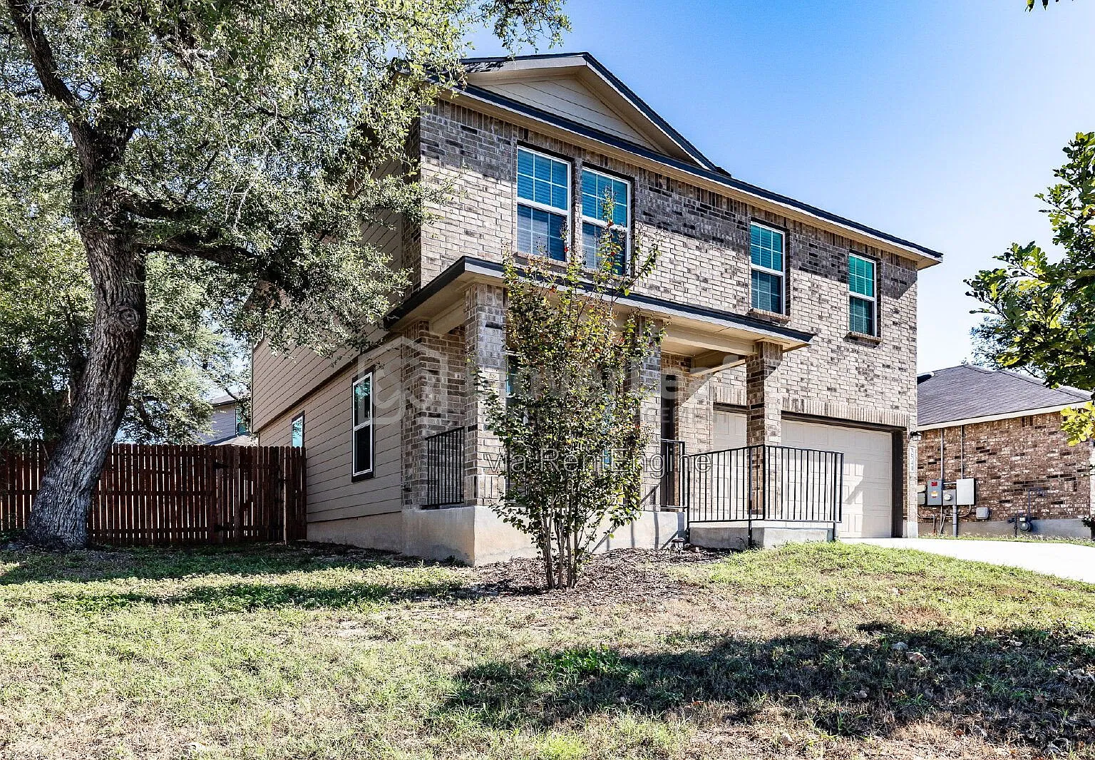 3 bed, 2.5 bath, 1942 sqft, $2,397 — Photo 2