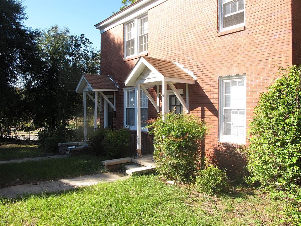 Front doors of both duplexes