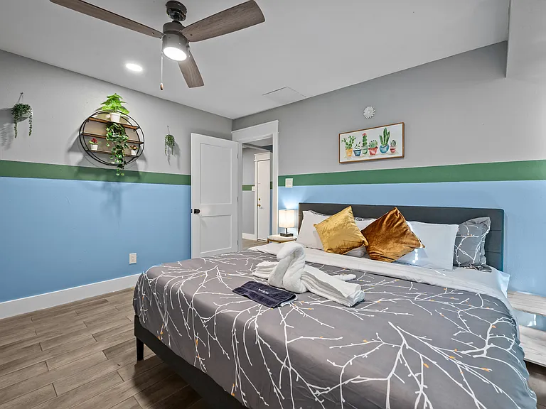 704 Oxford St #1 — Photo 11
