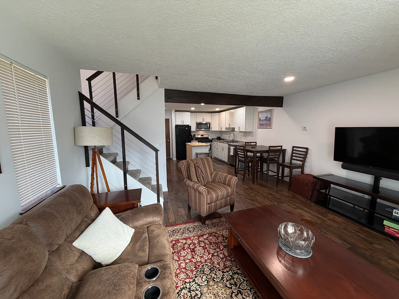 2 bed, 1.5 bath, $3,000 — Photo 3