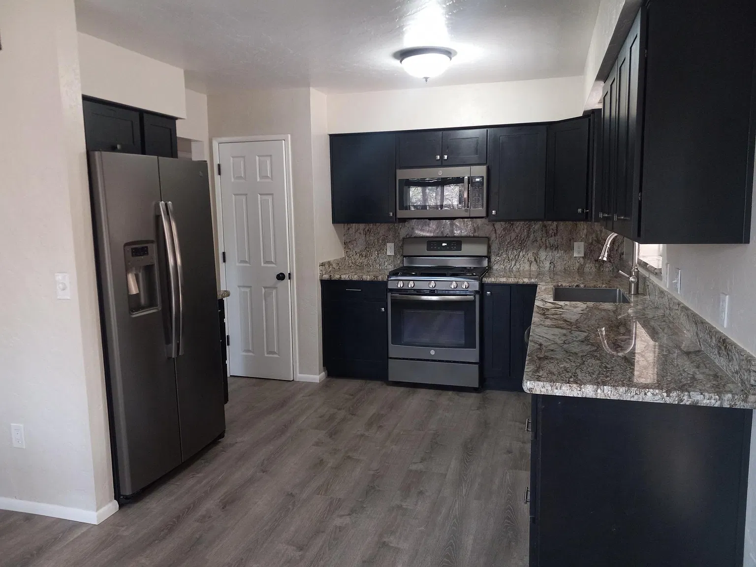 3 bed, 1620 sqft, $2,400 — Photo 2