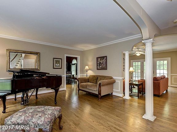 4th image of 907 Malvern Hill Dr
