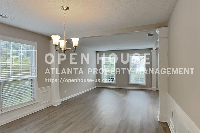 596 Lullingstone Dr SE — Photo 9