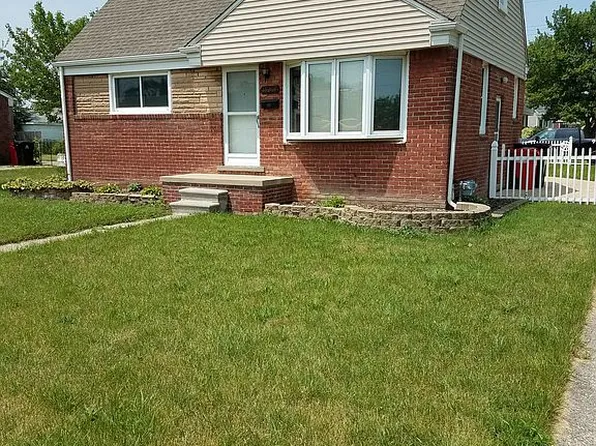 19299 E Ten Mile Rd, Roseville, MI 48066