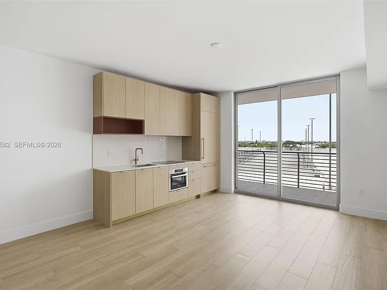 90 NE 32nd St #616 — Photo 59