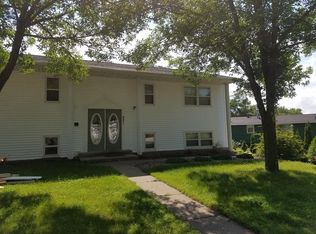921 Redwood St W, La Crescent, MN 55947