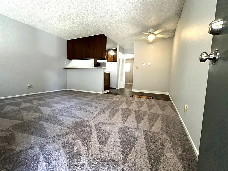 330 W Acacia Street — Photo 10